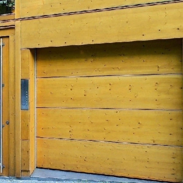 Деревянные гаражные ворота Hormann LTH 42 